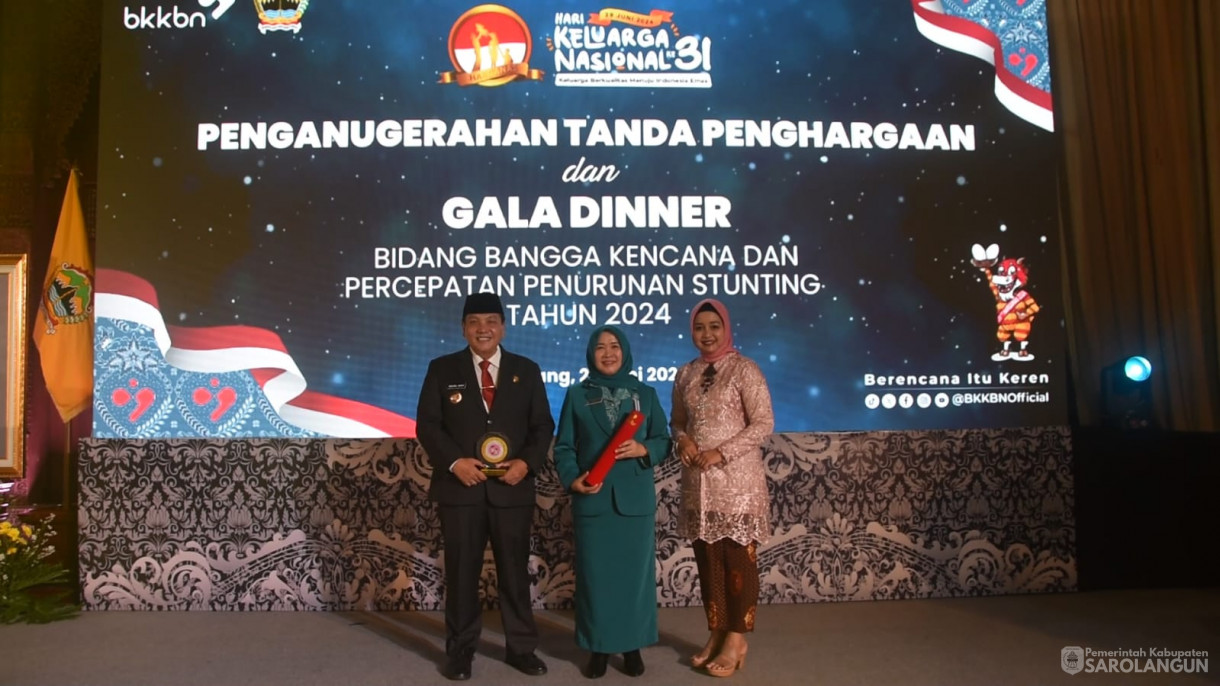 28 Juni 2024 - Penyerahan Tanda Penghargaan Program Percepatan Penurunan Stunting Berdasarkan Hasil Survei Kesehatan IndonesiaTahun 2023, Bertempat di Merapi Grand Ballroom PRPP Jawa Tengah