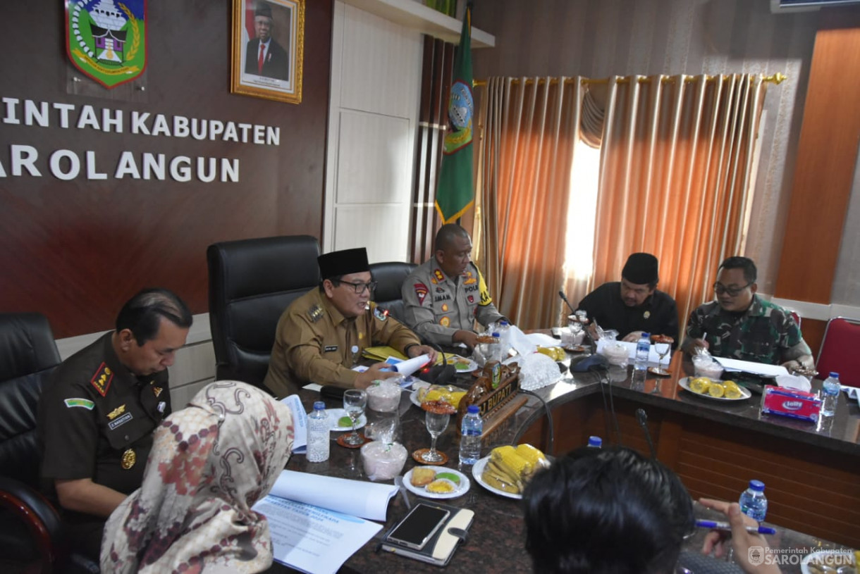 4 Oktober 2023 - Penjabat Bupati Sarolangun Memimpin Rapat Koordinasi Pemantapan Persiapan Pemilu dan Pilkada Tahun 2024 di Ruang Pola Utama Kantor Bupati Sarolangun