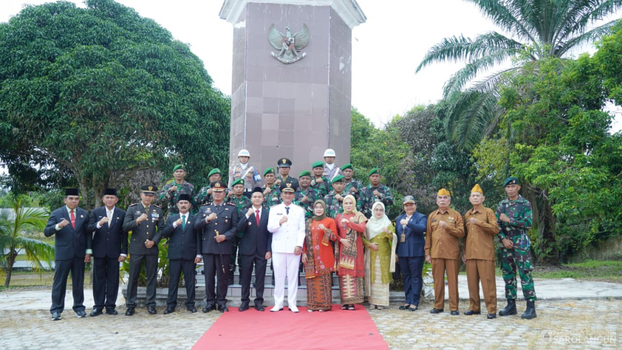 Upacara Peringatan Hari Sumpah Pemuda di Lapangan Gunung Kembang Sarolangun