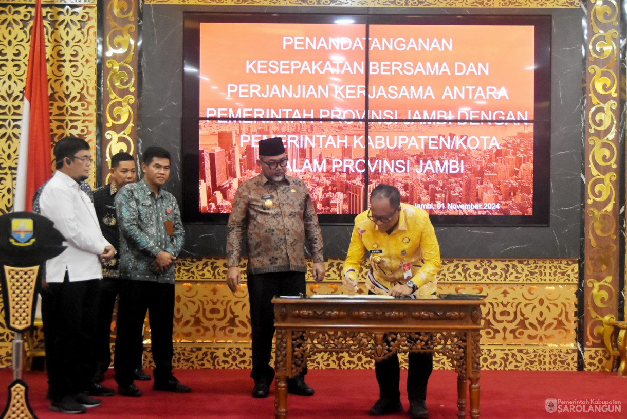 1 November 2024 -&nbsp;Penandatanganan Kesepakatan Kerjasama Dan Perjanjian Bersama Antara Pemerintah Provinsi Jambi Dengan Pemerintah Kabupaten Kota Dalam Provinsi Jambi, Bertempat di Aula Kantor Gubernur Jambi