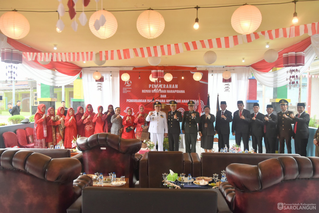 17 Agustus 2024 -&nbsp;Penyerahan Remisi Umum Bagi Narapidana dan Pengurangan Masa Pidana Umum, Bertempat di Lapan Kelas IIB Sarolangun