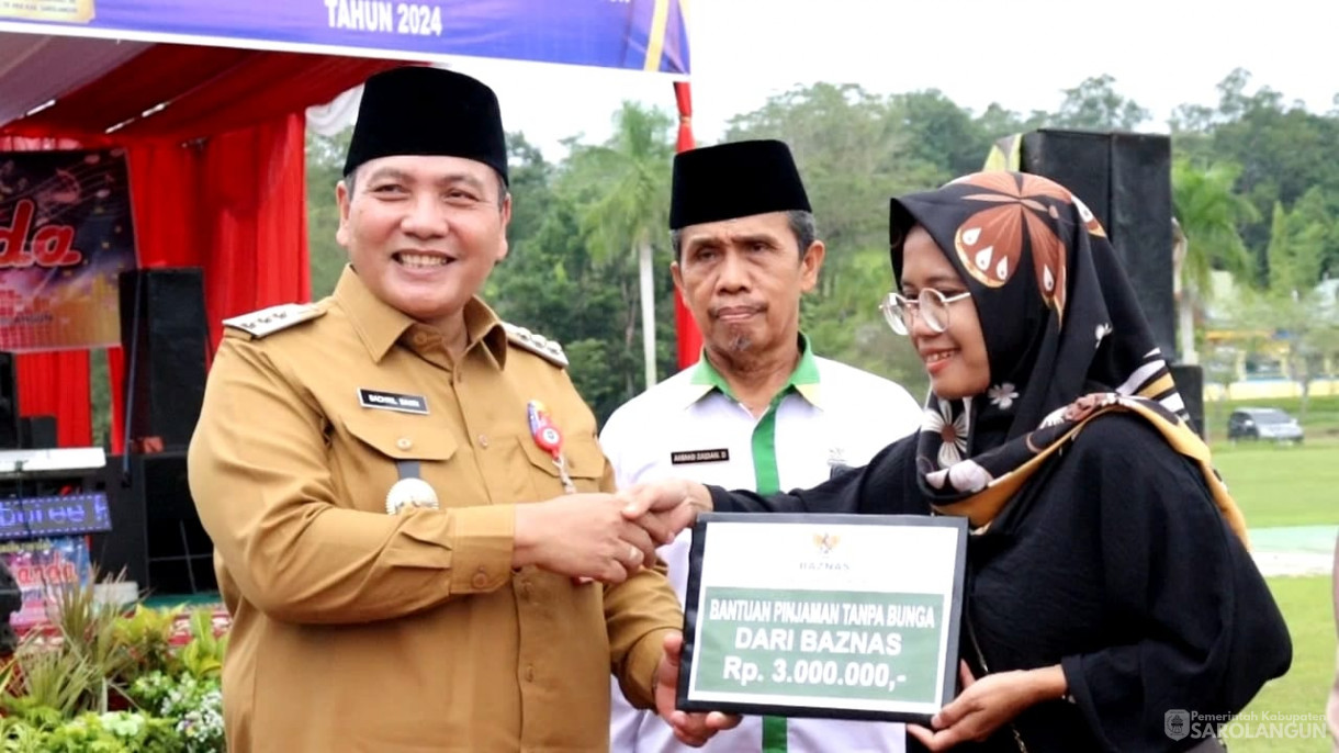 26 Januari 2024 - Penjabat Bupati Sarolangun dan BAZNAS Sarolangun Memberi Bantuan&nbsp; Pinjaman Tanpa Bunga 3jt dan Bantuan Anak Yatim 9 Orang