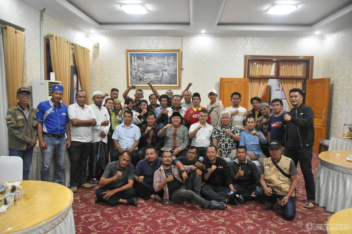 29 Desember 2023 - Silaturahmi Dan Makan Malam Bersama Wartawan SeKabupaten Sarolangun Di Rumah Dinas Bupati Sarolangun