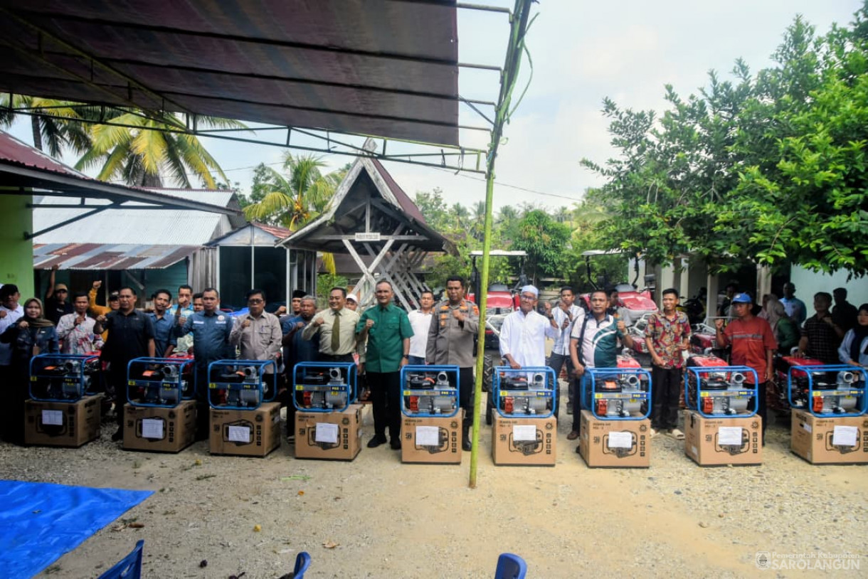 31 Oktober 2025 Penyerahan Secara Simbolis Alsintan Kepada Kelompok Tani Kabupaten Sarolangun