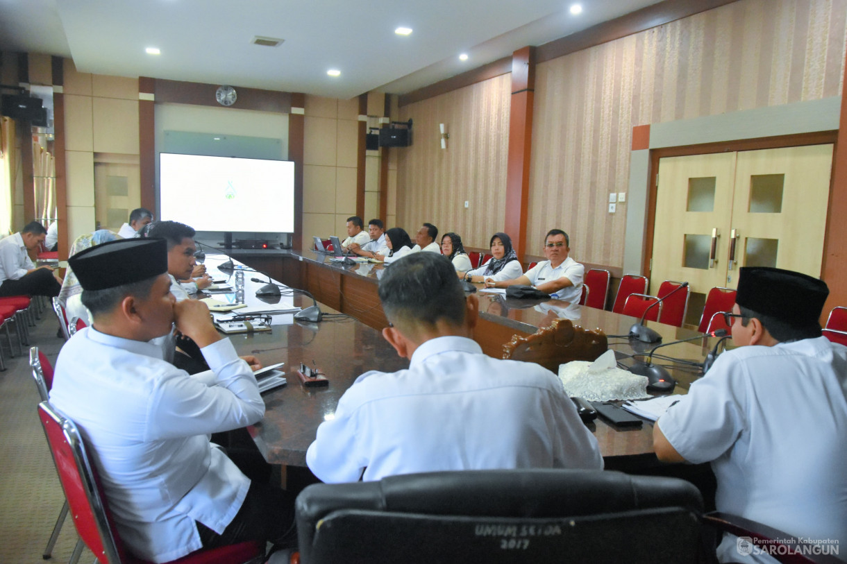 15 November 2023 - Penjabat Bupati Sarolangun Memimpin Rapat Evaluasi Laporan Kinerja Perumda Tirta Sako Batuah Kabupaten Sarolangun di Ruang Pola Utama Kantor Bupati Sarolangun