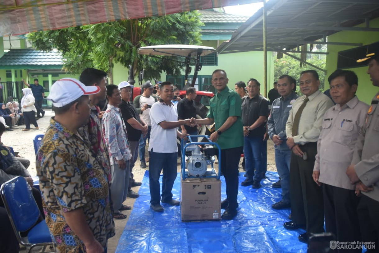 31 Oktober 2025 Penyerahan Secara Simbolis Alsintan Kepada Kelompok Tani Kabupaten Sarolangun