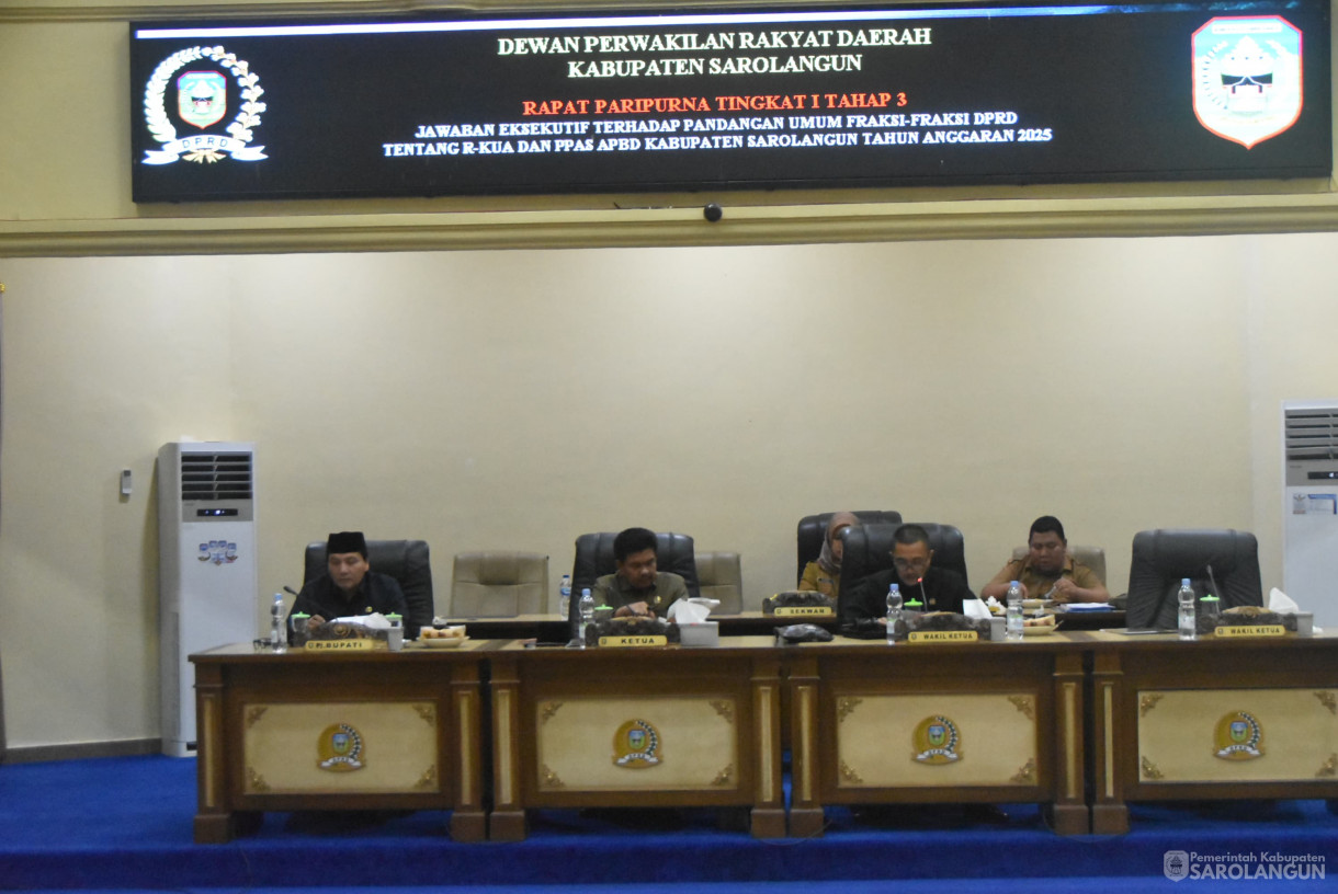 30 Juli 2024 -&nbsp;Rapat Paripurna Tingkat I Tahap 3 Jawaban Eksekutif Terhadap Pandangan Umum Fraksi DPRD Terhadap RKUA&nbsp; &nbsp;Dan PPAS APBD Kabupaten Sarolangun, Bertempat di Gedung DPRD Sarolangun