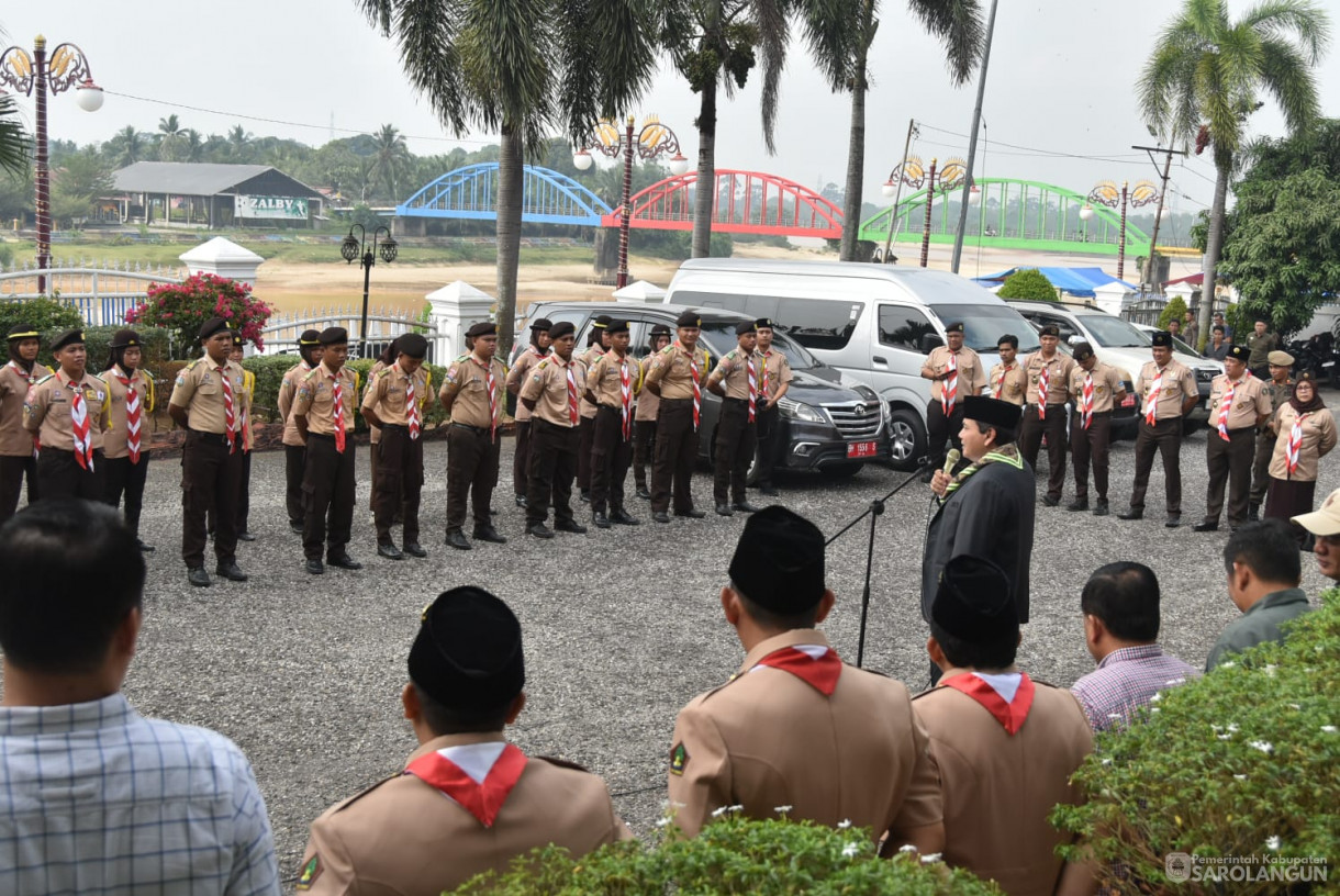 16 September 2023 - Penjabat Bupati Sarolangun Melakukan Pelepasan Anggota Pramuka di Rumah Dinas Bupati Sarolangun