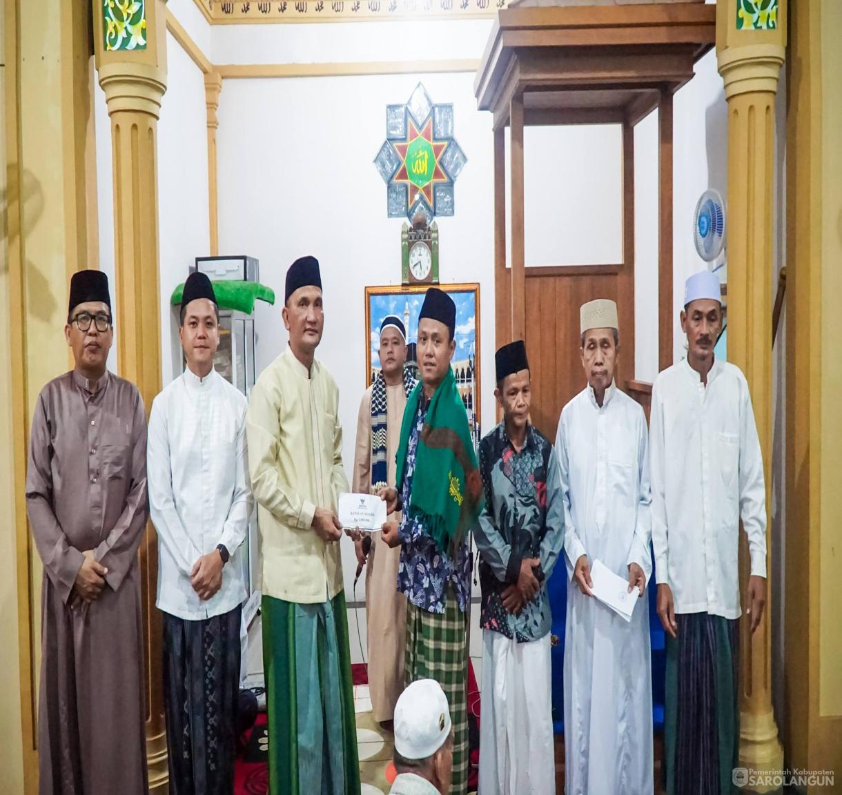 5 Juni 2026 Bupati Sarolangun, Wakil Bupati Sarolangun, Sekretaris Daerah Kabupaten Sarolangun Melaksanakan Subuh Keliling Berjamaah di Masjid Jami Attaufiq Kelurahan Gunung Kembang