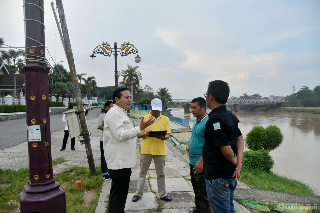 15 Juni 2024 - Meninjau Lokasi Rencana Pembangunan Tugu Biduk Di Rumah Dinas Bupati Sarolangun