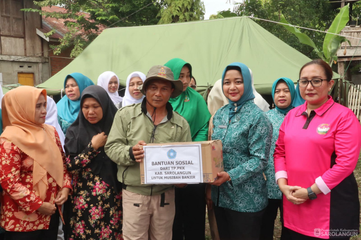 15 Januari 2024 -&nbsp;&nbsp;Ibu Penjabat Bupati Sarolangun selaku Ketua TP PKK dan GOW Kab.Sarolangun Meninjau 5 Kecamatan Korban Banjir di Kab.Sarolangun