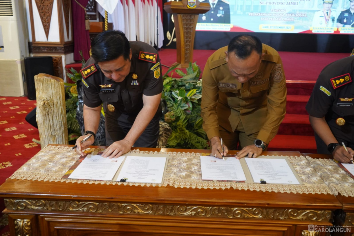 2 Desember 2025&nbsp; Acara Penandatagan MOU Antara Provinsi Jambi Dan Kejati Jambi Dan Sosialisasi Di Berlakukan Undang Undang Nomor 1 Tahun 2023 Sekaligus Pembukaan Rakor camat Se Provinsi jambi