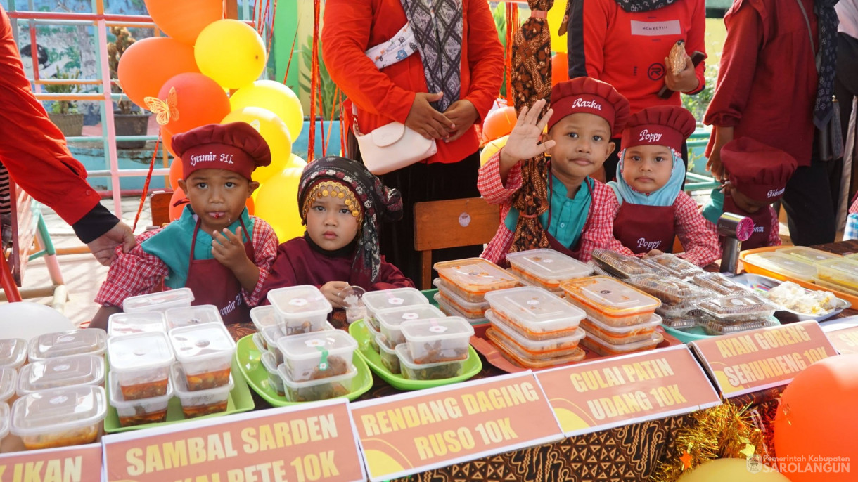 Market Day Oleh Peserta Didik TK Islam Waladun Sholihun Kecamatan Pauh