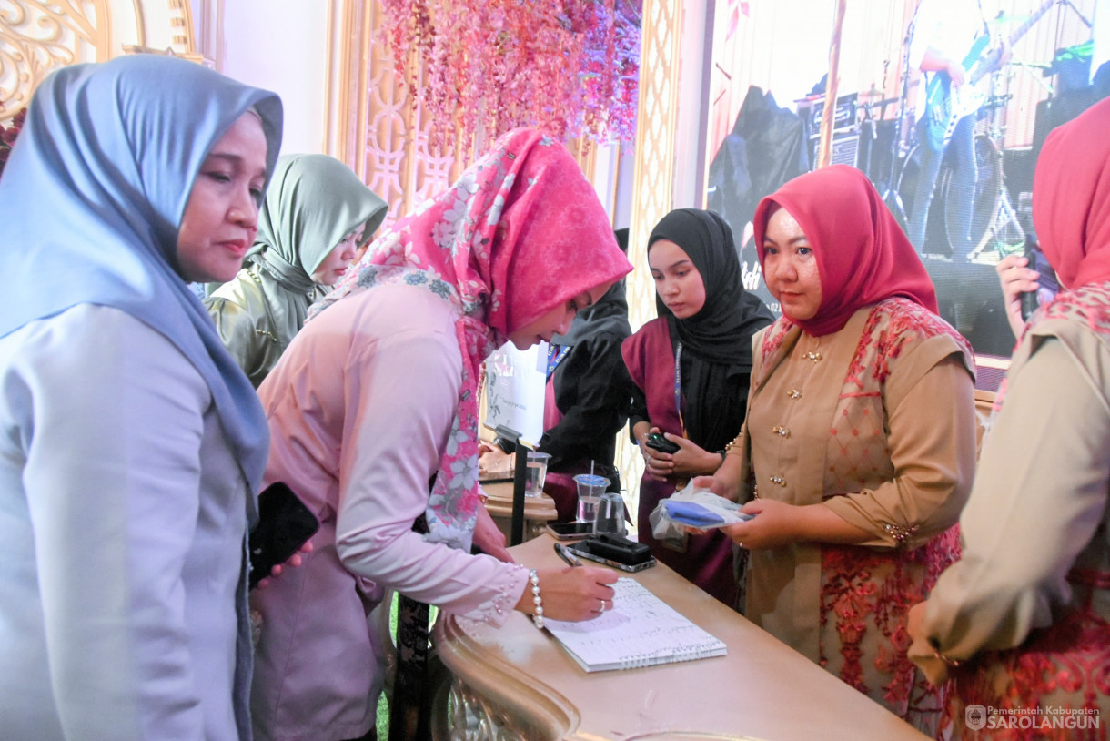 1 Juni 2024 -&nbsp;Menghadiri Resepsi Pernikahan Anak Gubernur Jambi Di Gedung Serbaguna Kantor Bupati Merangin