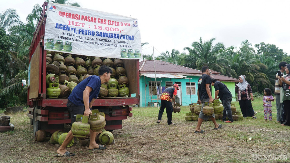 Monitoring Dalam Rangka Operasi Pasar Gas Elpiji 3 kg sejumlah 560 tabung untuk masyarakat kec Air Hitam