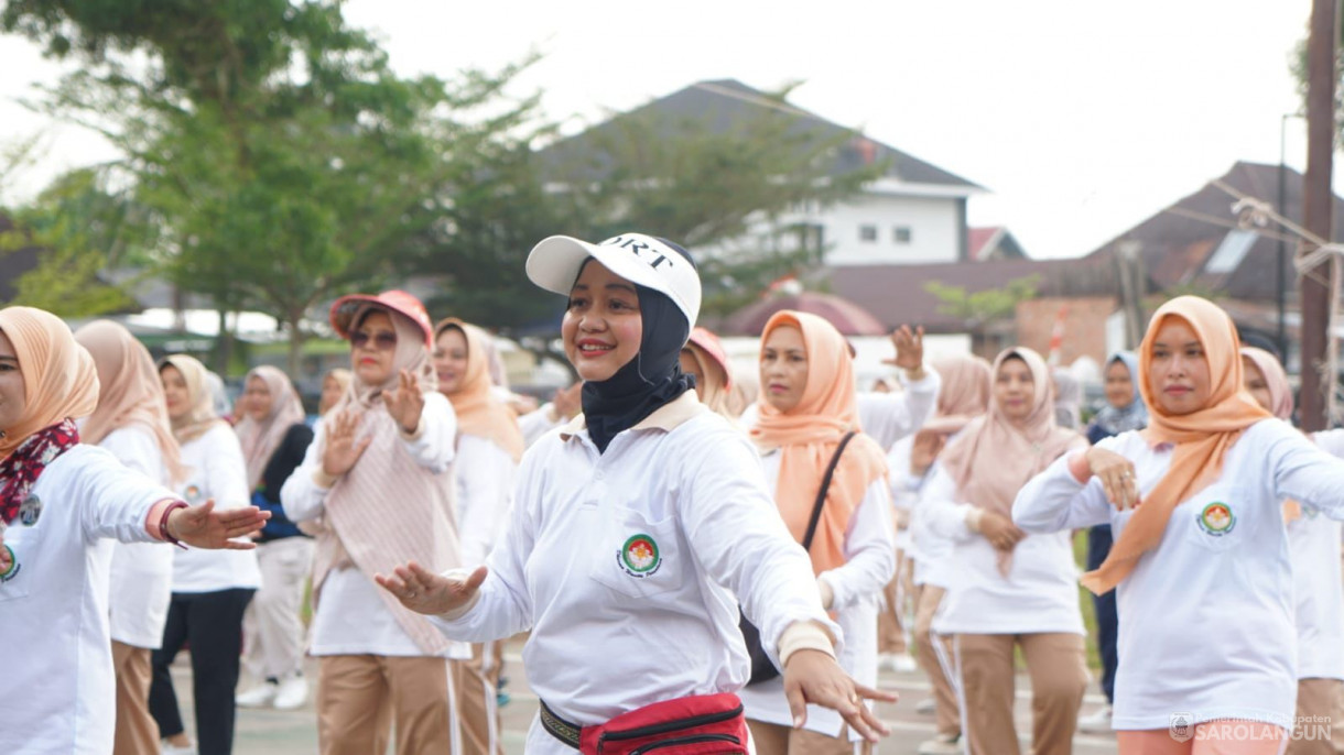 Jum’at,08 September 2023, Ibu Penjabat Bupati Sarolangun selaku Penasehat DWP Kab.Sarolangun Kabupaten Sarolangun dan DWP Provinsi jambi melaksanakan kegiatan Senam Bersama di Laman Besamo Dalam Rangka Mempererat Silahturahmi DWP