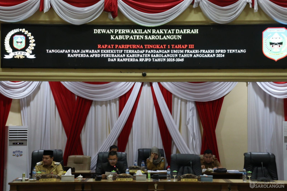 26 Agustus 2024 -&nbsp;Rapat Paripurna Tingkat I Tahap III Tanggapan dan Jawaban Eksekutif Terhadap Pandangan Umum Fraksi DPRD tentang Ranperda APBDP Kab. Sarolangun TA.2024 dan Ranperda RPJPD Tahun 2025 sd 2045