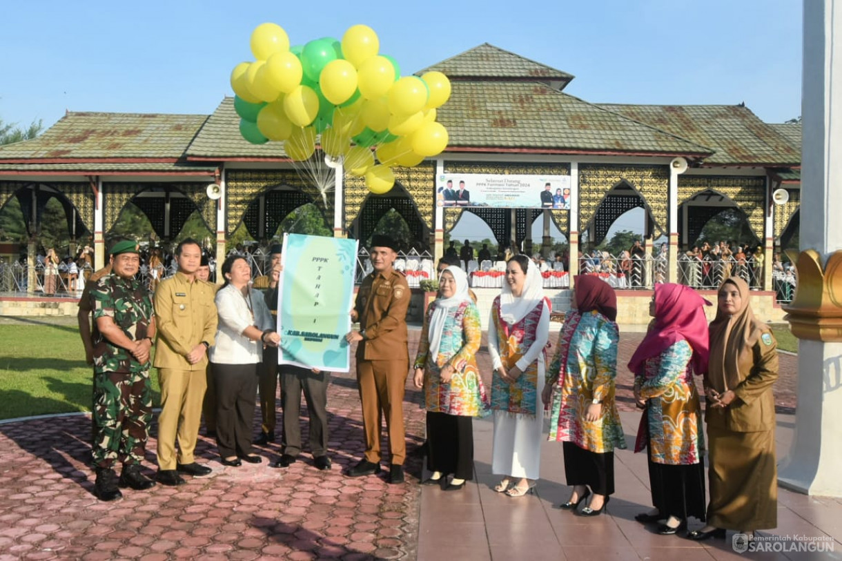 21 Juli 2025 -&nbsp;Penyerahan SK PPPK Tahap I Tahun 2024