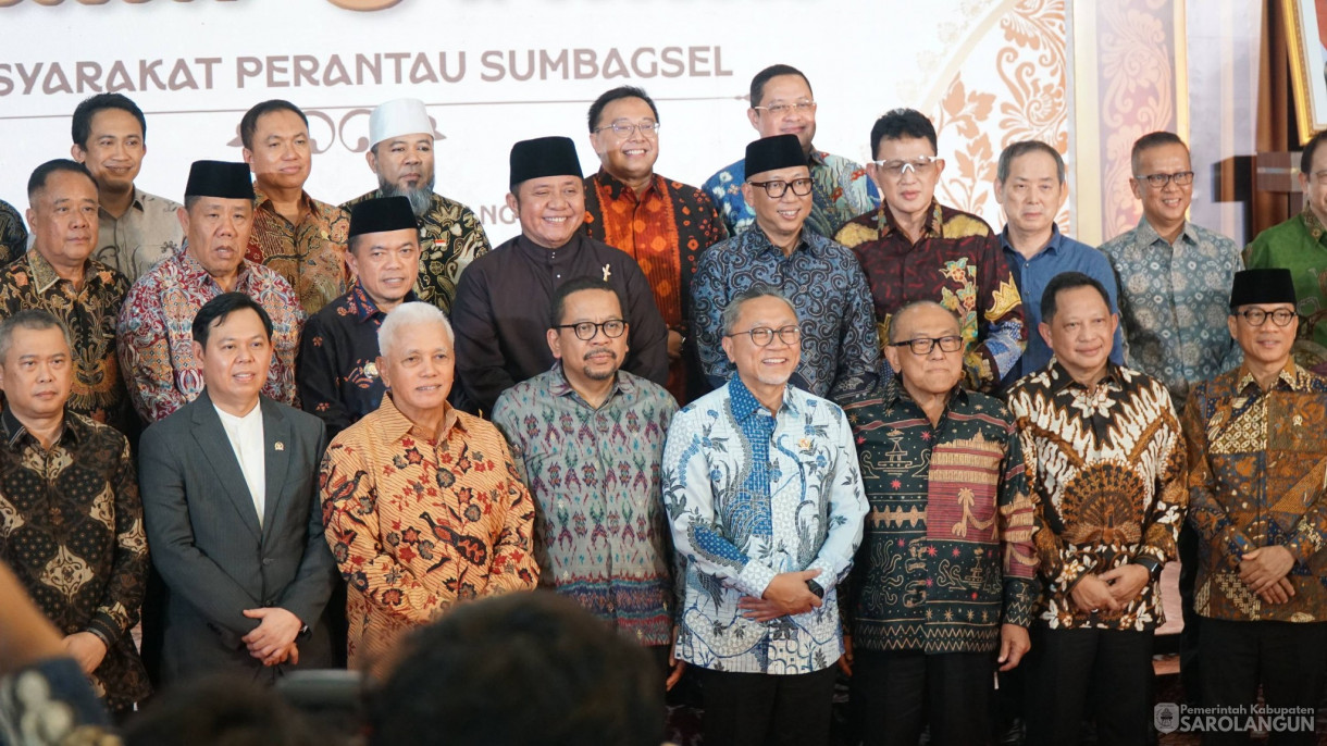 25 April 2026 Bupati Sarolangun menghadiri acara Halal Bihalal Masyarakat Perantau Sumbagsel di Griya Agung Jalan Demang Lebar Daun Kota Palembang