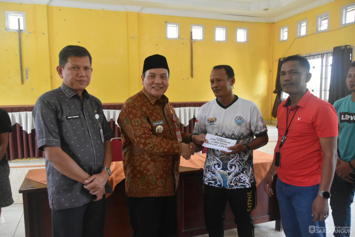 3 Mei 2024 - Pembubaran Panitia Dan Penyerahan Uang Bonus Lomba Pacu Perahu Di Kantor Camat Sarolangun