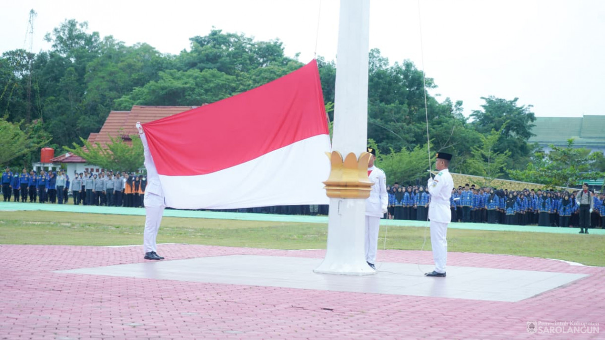 Upacara Peringatan Hari Sumpah Pemuda di Lapangan Gunung Kembang Sarolangun