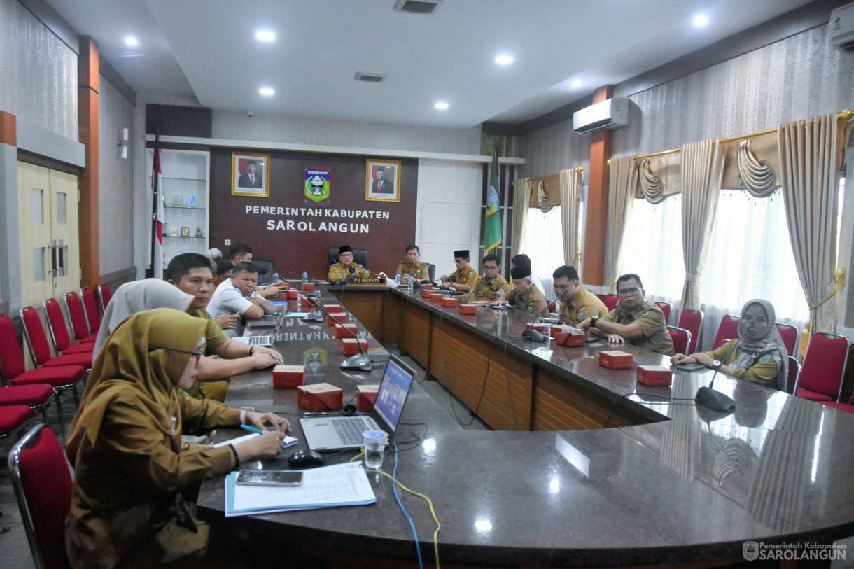 12 Februari 2024  - Rapat TPID Via Zoom Meeting Di Ruang Pola Utama Kantor Bupati Sarolangun