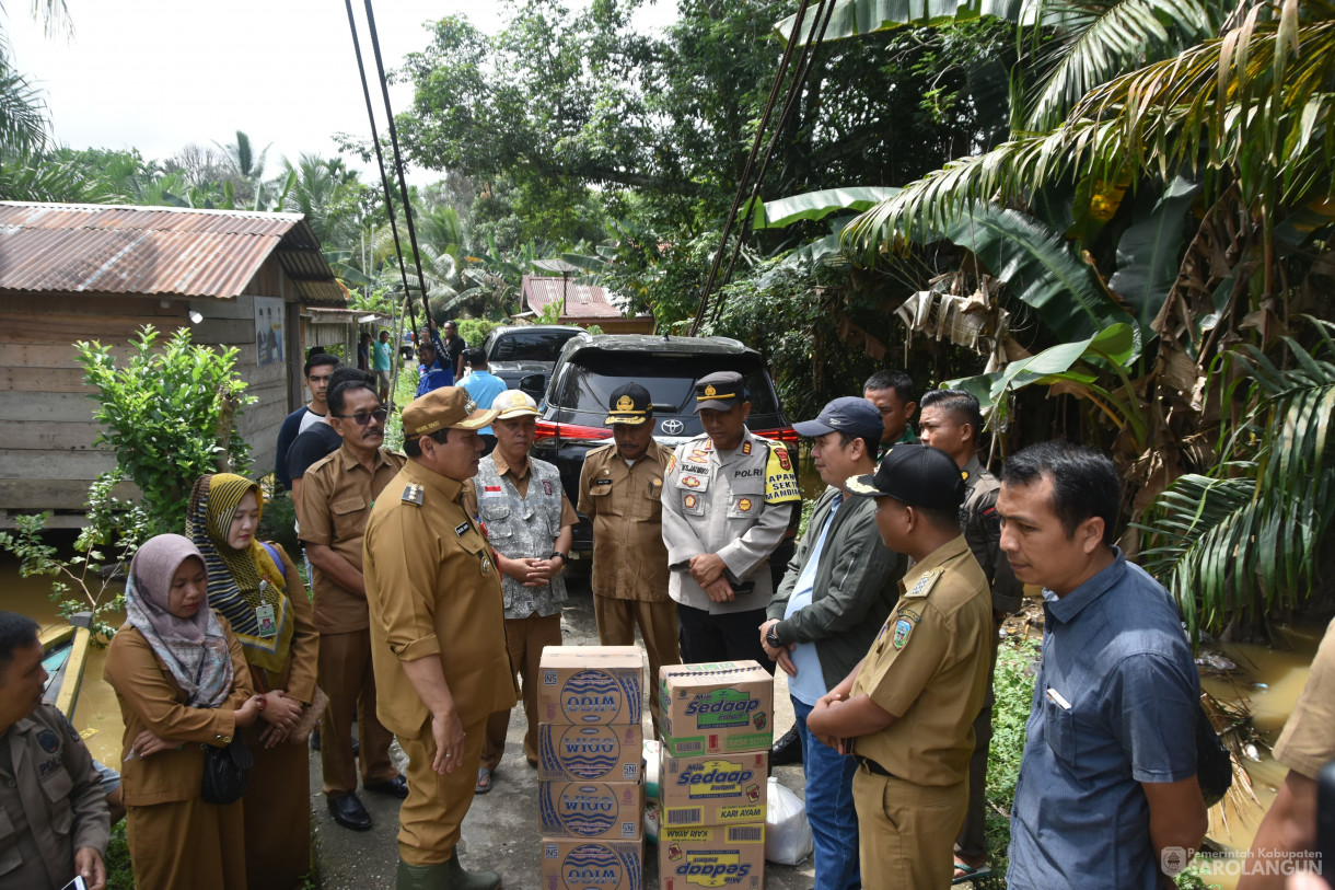 16 Januari 2024 - Meninjau Lokasi Terdampak Banjir Di Kecamatan Mandiangin