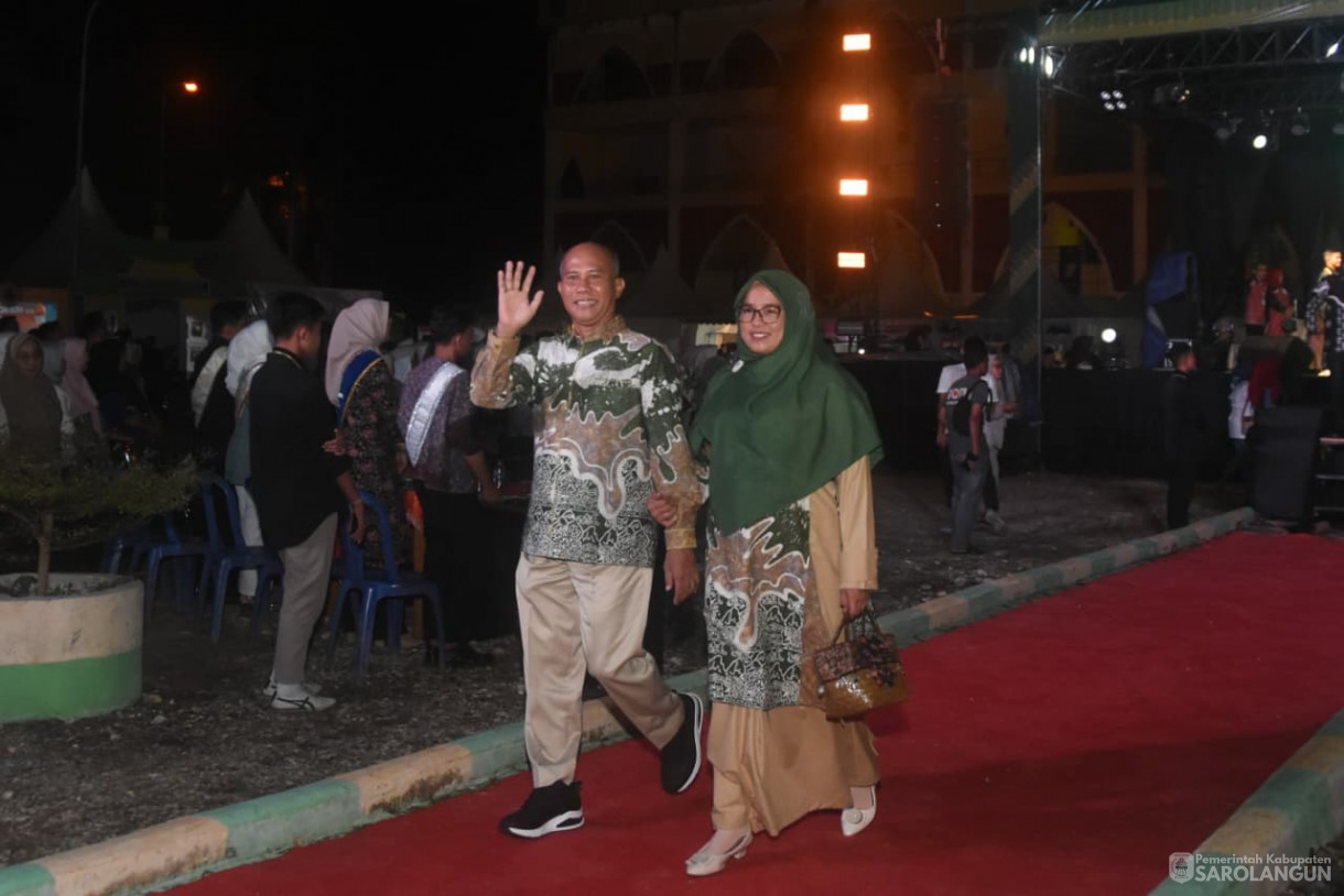 5 Desember 2025 Parade Batik Sarolangun Tahun 2025 di GOR Sarolangun