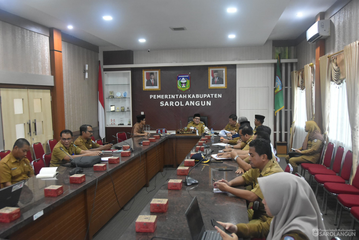 29 Juli 2024 - Rapat TPID Via Zoom Meeting dan Pengembangan Tanaman Obat Herbal Nasional, Bertempat di Ruang Pola Utama Kantor Bupati Sarolangun