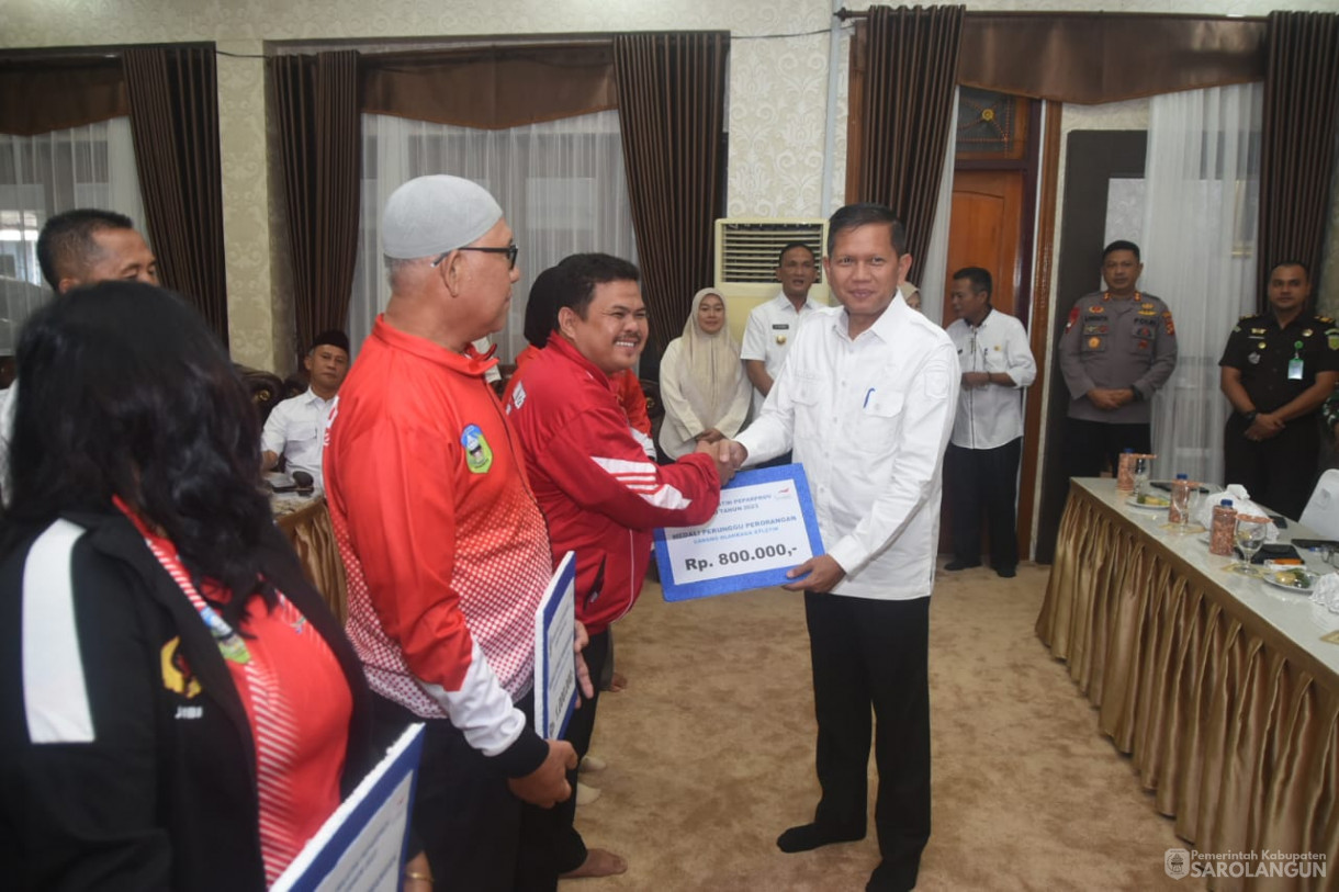 18 Juni 2025 - Penyerahan Bonus Secara Simbolis Kepada Atlet Berprestasi dan Pelatih Pasca Pekan Paralimpik Provinsi&nbsp;
