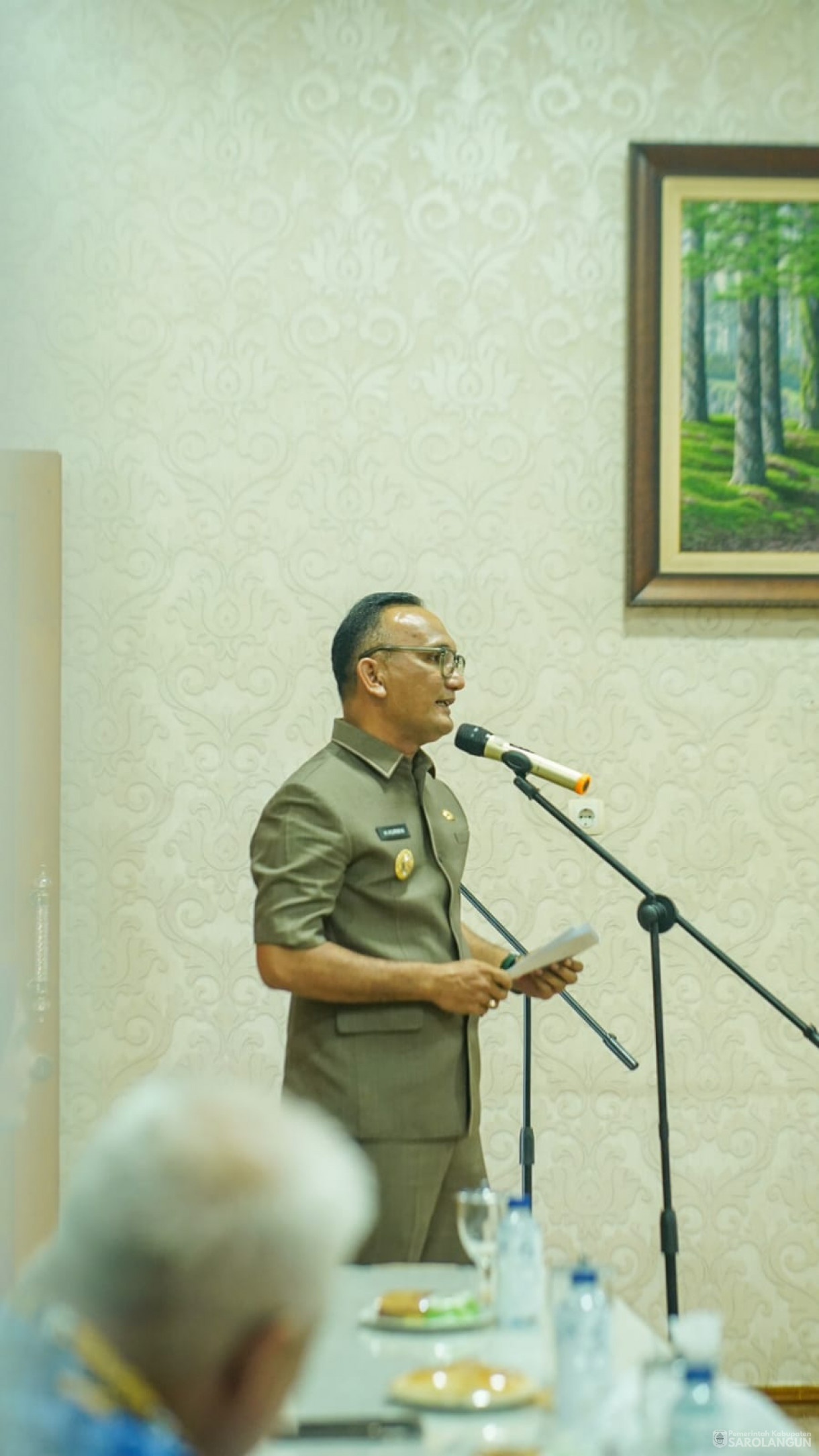 8 Desember 2025&nbsp; Bupati Sarolangun Hurmin Berikan Piagam Penghargaan CSR Kepada PT PetroChina&nbsp;&nbsp;