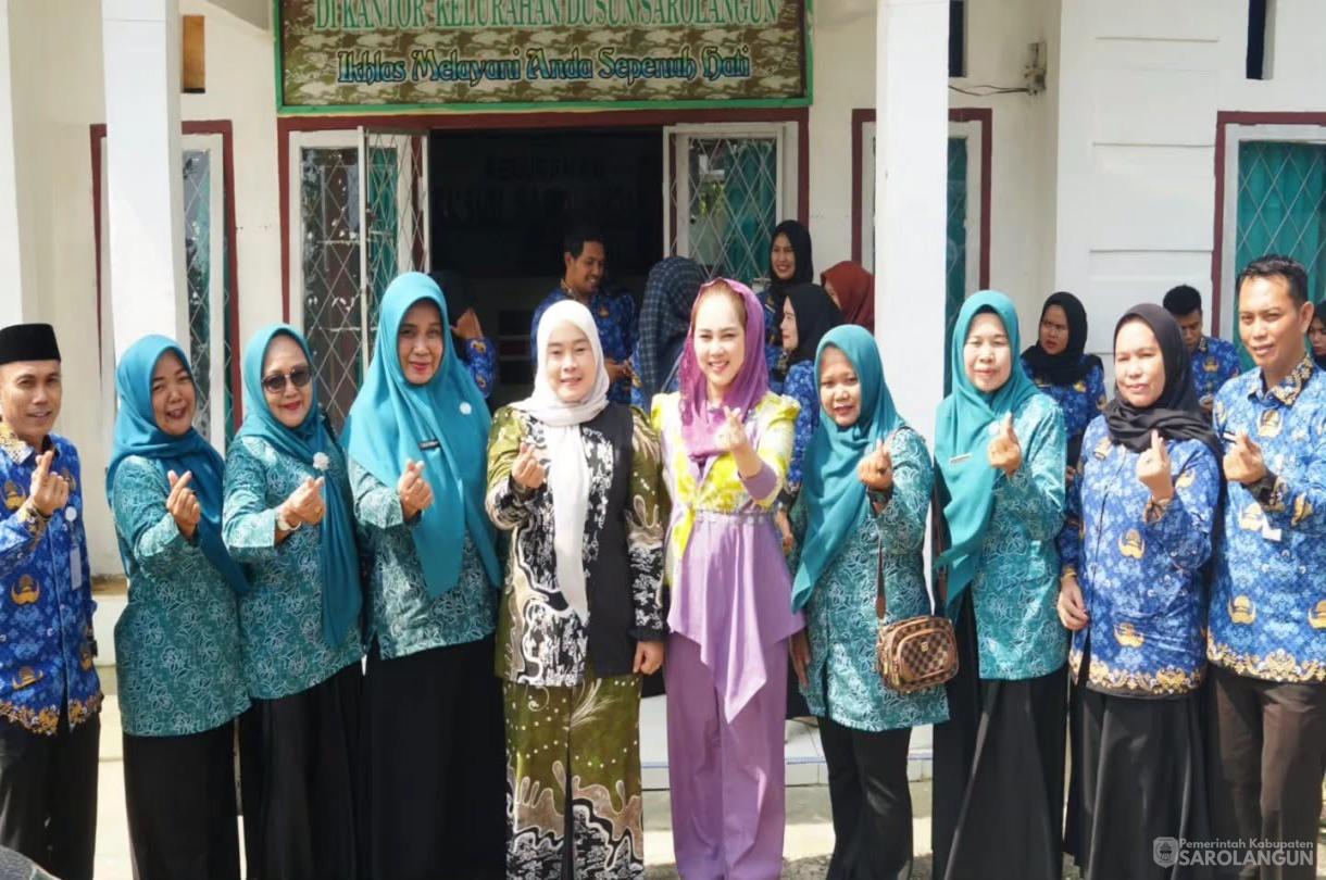 17 Juni 2026 Ketua TP. PKK Kab. Sarolangun membuka acara Launching Sekolah Lansia Sinar Senja kelurahan Dusun Sarolangun