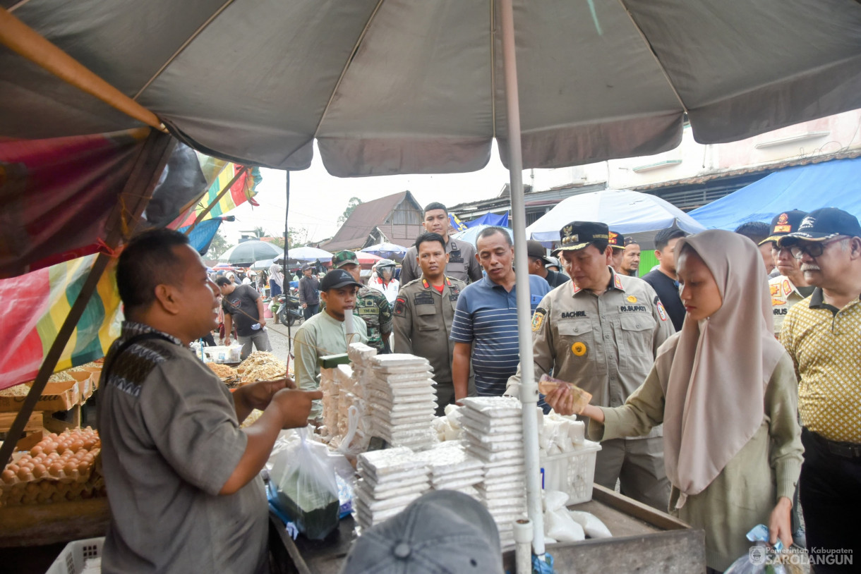 15 Juni 2024 - Sidak Pasar Dalam Rangka Mengecek Harga Dan Ketersediaan Bahan Pokok Mebjelang Hari Raya Idul Adha Di Pasar Atas Sarolangun