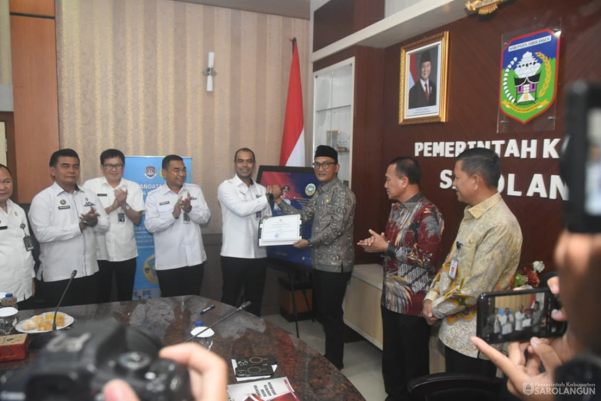 Penandatanganan Kerjasama Antara Pemerintah Kabupaten Sarolangun dengan Kantor Wilayah Direktorat Jenderal Imigrasi Jambi