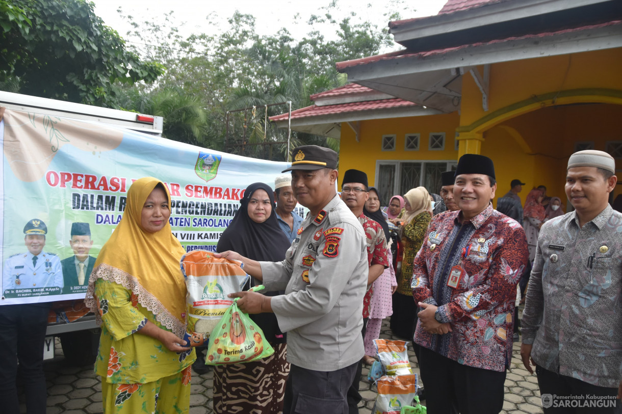 21 Maret 2024 - Operasi Pasar Sembako Bersubsidi Dalam Rangka Pengendalian Inflasi Di Kantor Camat Bathin VIII