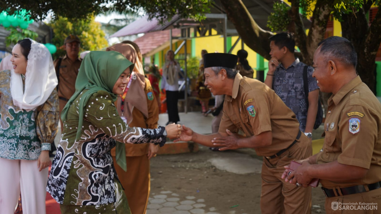 14 Juli 2025 - Pj Sekda Kabupaten Sarolangun Membuka Kegiatan Penguatan Transisi PAUD Ke SD Masa Transisi Masa Pengenalan Lingkungan Sekolah Ramah Tahun 2025 di SD 57 Sungai Benteng Kecamatan Singkut