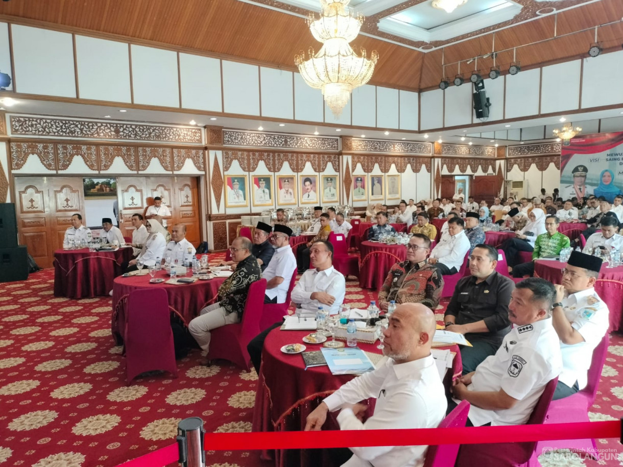 26 November 2025 Rapat Koordinasi dan Evaluasi Hasil Survei Penilaian Integritas&nbsp; Tahun 2024 di Auditorium Rumah Dinas Gubernur Jambi