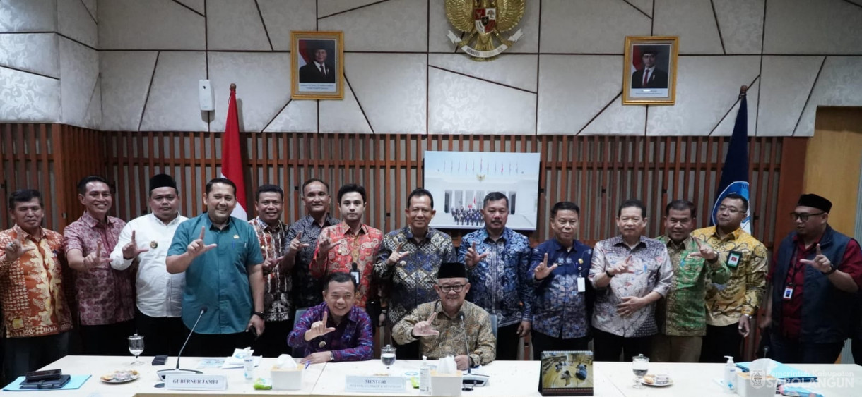 6 Juli 2025 - Bupati Sarolangun Hadiri Audiensi Bersama Gubernur Jambi ke Kementerian Pendidikan Dasar dan Menengah RI di Jakarta