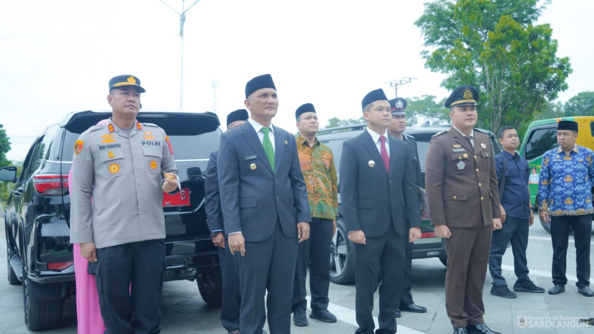 28 Oktober 2025 Upacara Hari Peringatan Sumpah Pemuda Ke 97 Tahun 2025 , Launching Perlindungan Jamsostek Bagi Pekerja Rentan, Lembaga Adat Masyarakat dan LPM Kelurahan dan&nbsp;Penyerahan Satu Unit Truk Sampah Ke Dinas LHD Sarolangun&nbsp;&nbsp;