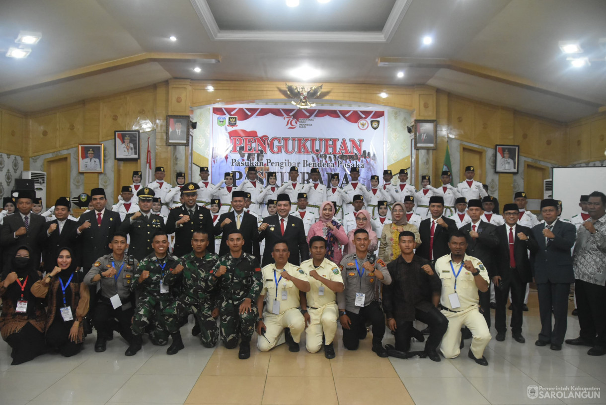 15 Agustus 2024 -&nbsp;Pengukuhan Pasukan Pengibar Bendera Pusaka, Bertempat di Aula Utama Kantor Bupati Sarolangun