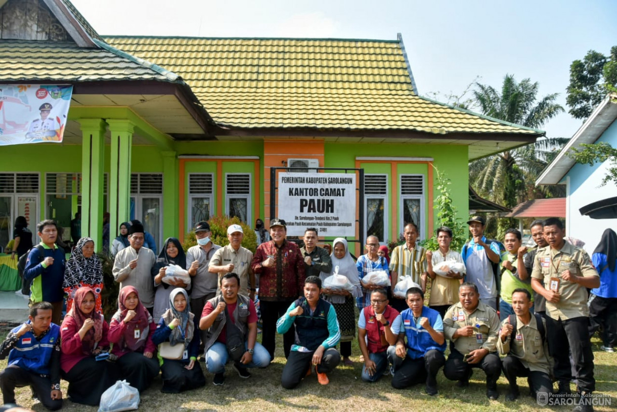 15 September 2023 - Penjabat Bupati Sarolangun Menghadiri Operasi Pasar Sembako Bersubsidi Dalam Rangka Pengendalian Inflasi Daerah dan Pengentasan Kemiskinan di Kantor Camat Pauh