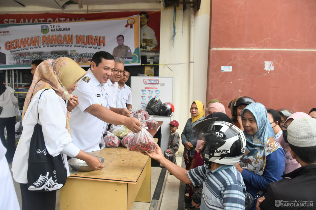 15 November 2023 - Penjabat Bupati Sarolangun Menghadiri Acara Gerakan Pasar Murah di Ceria Toserba Sarolangun