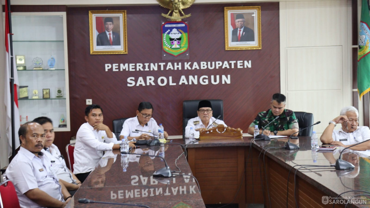 27 Desember 2023 - Rapat Koordinasi Pengendalian Inflasi Dan Penanggulangan Bencana Alam Seluruh Kab Kota Se Provinsi Jambi Via Zoom Meeting Di Ruang Pola Utama Kantor Bupati Sarolangun