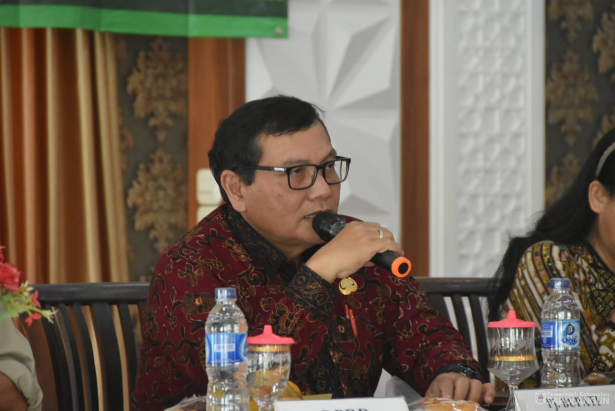 15 September 2023 - Penjabat Bupati Sarolangun Menghadiri Acara Konsultasi Publik Dalam Rangka Penyusunan Matek dan Ranperkada RDTR di Kecamatan Pauh di Ballroom Golden Hotel Sarolangun