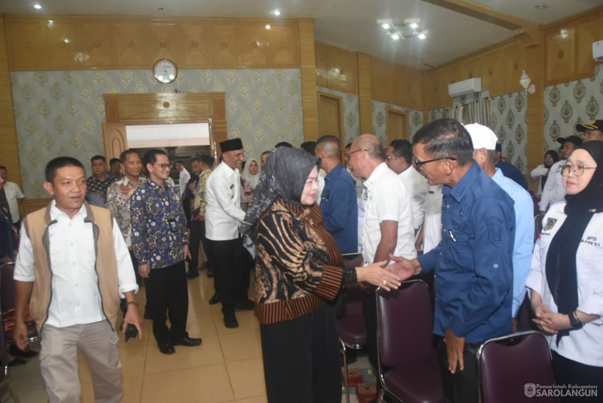 27 Agustus 2025&nbsp; Workshop&nbsp; Evaluasi Pengelolaan Keuangan dan Pembangunan Desa 2025 dari BPKP Provinsi Jambi Sekaligus Penyerahan Penghargaan kepada Bupati Tentang Penyaluran Dana Desa Tercepat Tahun 2025