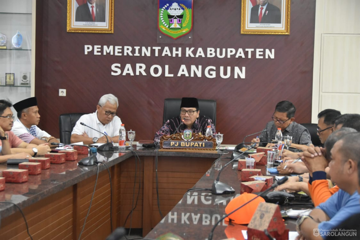 3 November 2023 - Penjabat Bupati Sarolangun Menghadiri Acara Sosialisasi Penggunaan Fasilitas Kantor Barang Milik Daerah Di Ruang Aula Utama Kantor Bupati Sarolangun