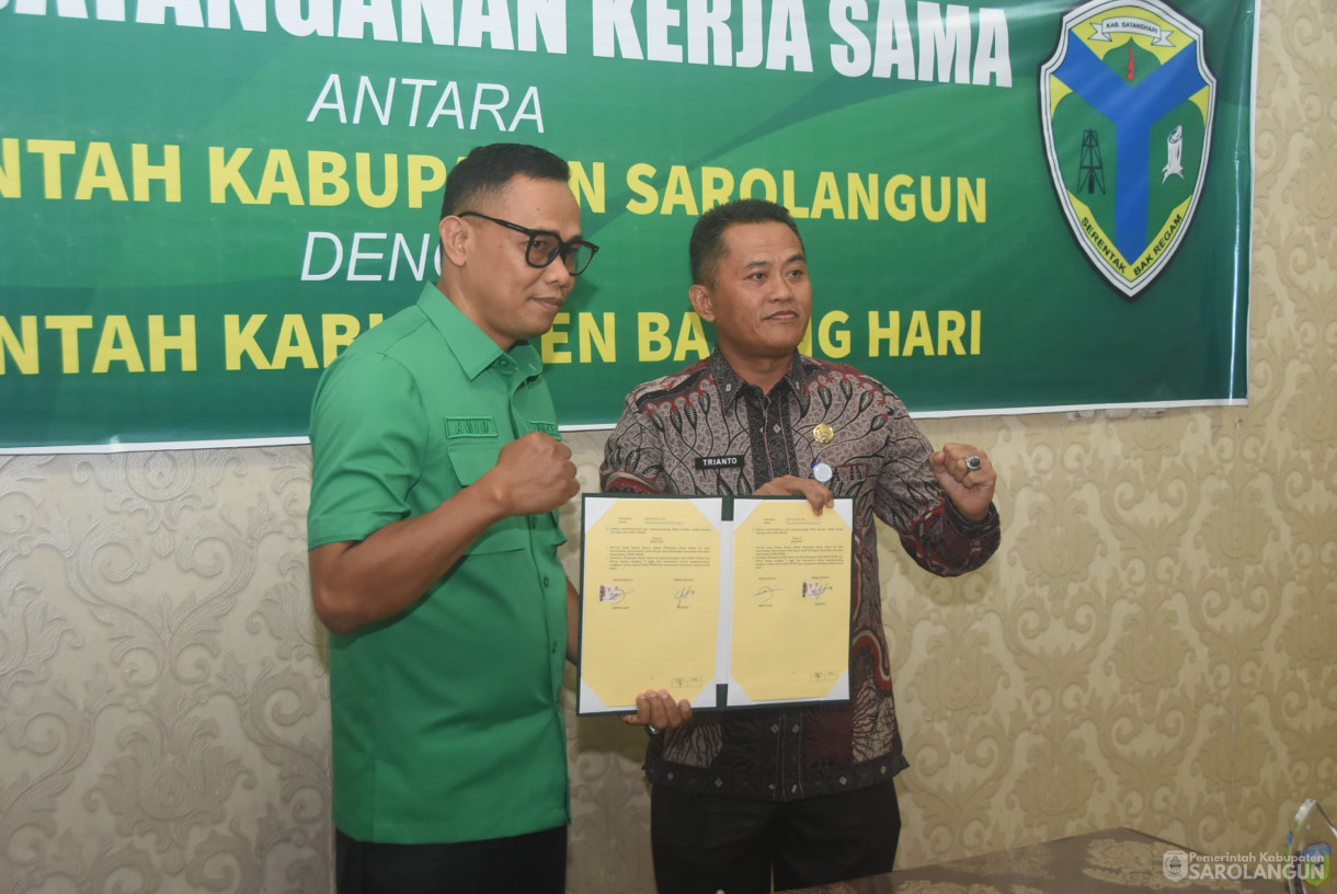 8 Agustu 2025 - Penandatanganan Kerjasama Antara Pemerintah Kabupaten Sarolangun dengan Pemerintah Kabupaten Batanghari di Rumah Dinas Bupati Sarolangun