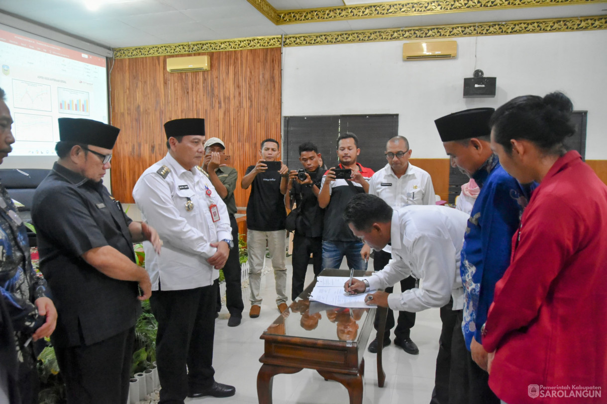 20 Desember 2023 - Forum Konsultasi Publik Rancangan Awal RPJPD Kabupaten Sarolangun Tahun 202 sd 2045 Di Aula Bappeda Sarolangun