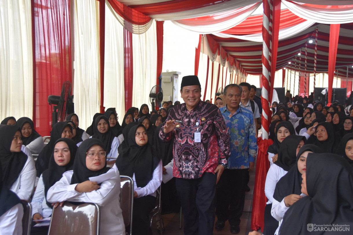 26 November 2023 - Meninjau Sekaligus Memberikan Arahan
Kepada Peserta Tes Pegawai Pemerintah Dengan Perjanjian Kerja Di Gedung Karunia
Global School Jambi