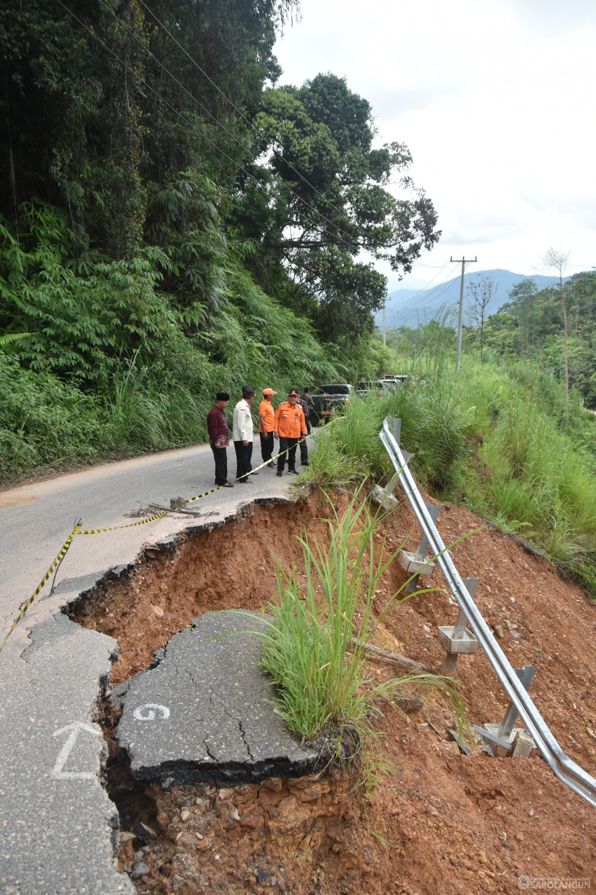 18 Januari 2023 - Meninjau Jalan Rusak Akibat Longsor di Desa Bukit Rayo Kecamatan Batang Asai